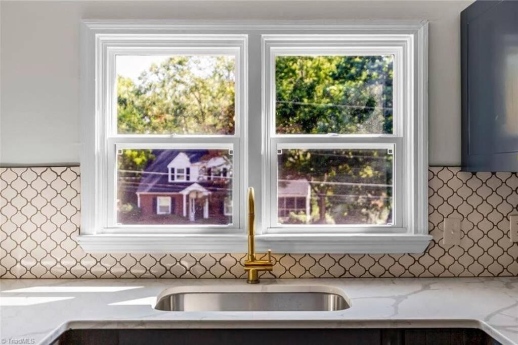 Vila Fully Renovated 4 Bed Buena Vista House Near Wfu Winston-Salem Exteriér fotografie